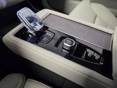 New 2026 Volvo XC90 B6 Ultra w/ Protection Package Premier AWD/4WD image 21