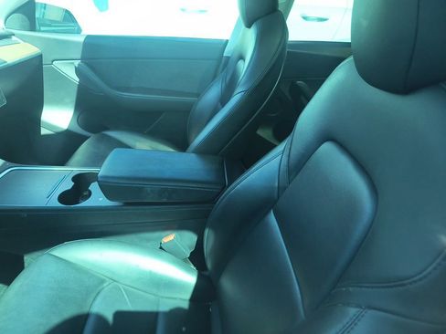 Used 2021 Tesla Model Y Performance image 3