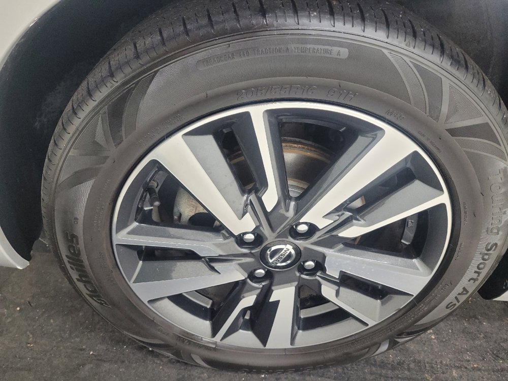 Used 2021 Nissan Versa SV FWD image 31