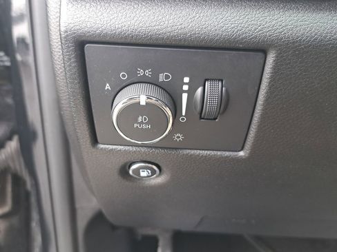 Used 2022 Jeep Grand Cherokee Limited image 28