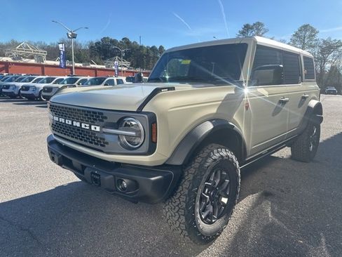 New 2025 Ford Bronco Badlands image 7