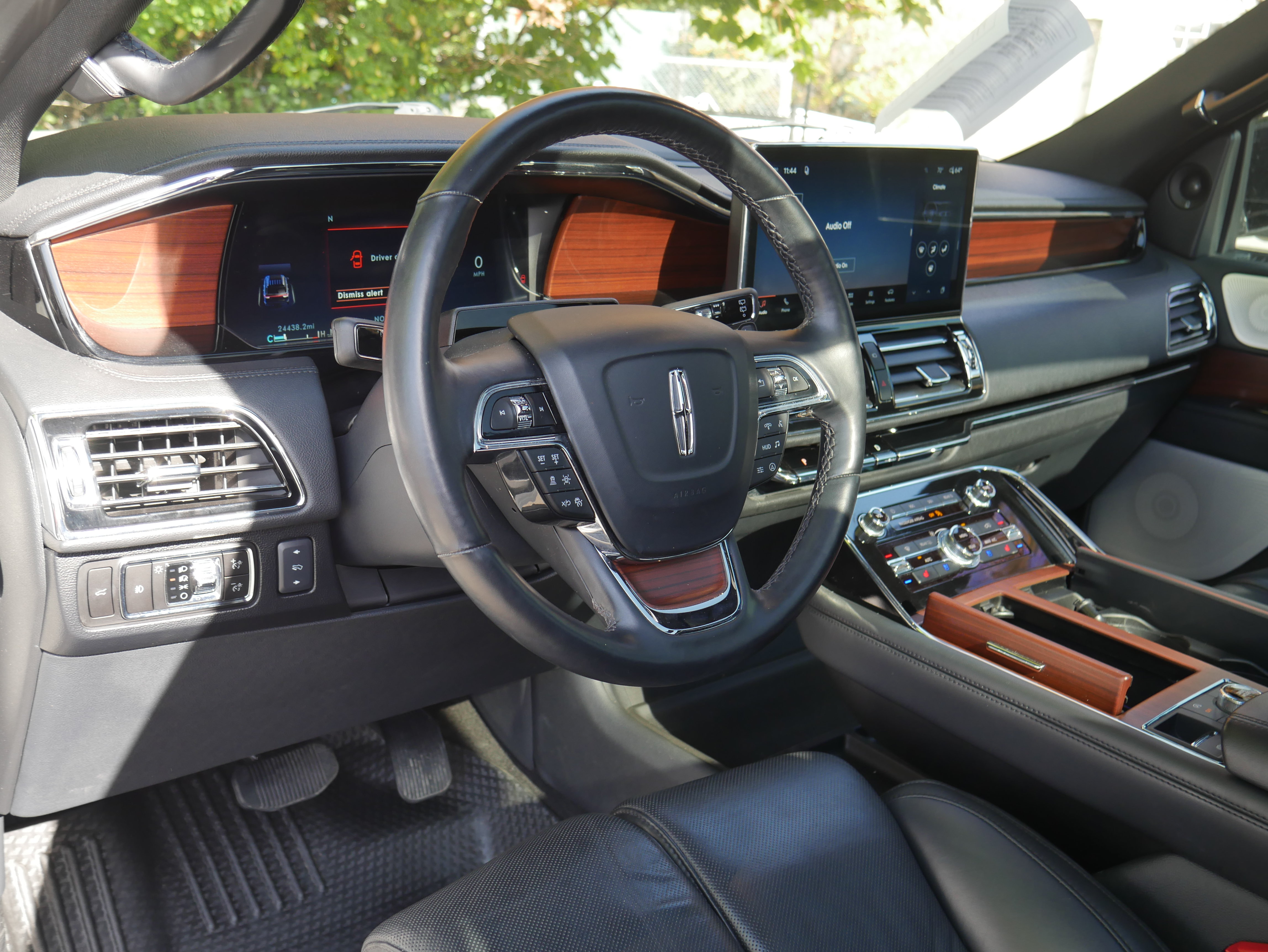 Used 2023 Lincoln Navigator Reserve w/ Equipment Group 201A AWD/4WD image 4
