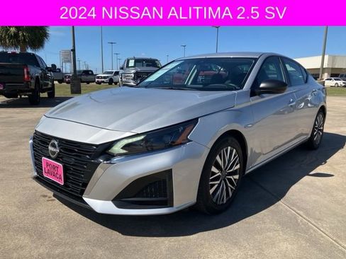 Used 2024 Nissan Altima 2.5 SV image 3