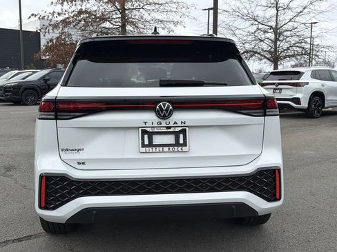 New 2026 Volkswagen Tiguan SE R-Line FWD image 4