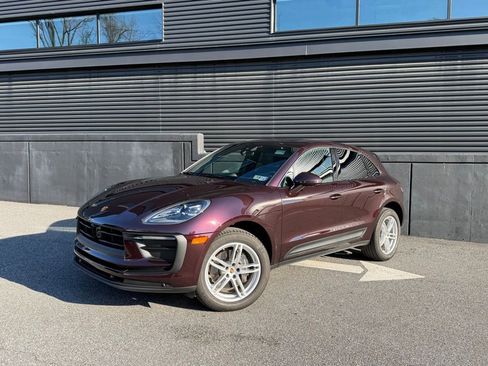Certified 2025 Porsche Macan image 6