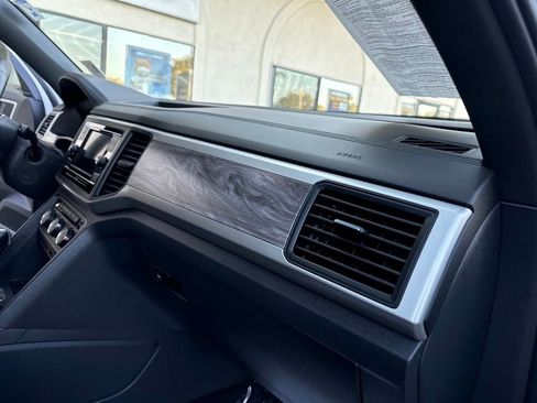 Used 2023 Volkswagen Atlas Cross Sport SE AWD/4WD image 19