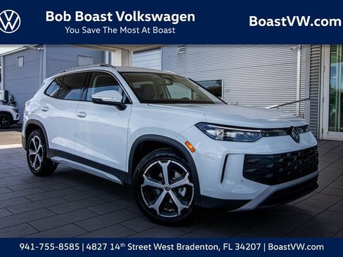 New 2026 Volkswagen Tiguan SE image 1