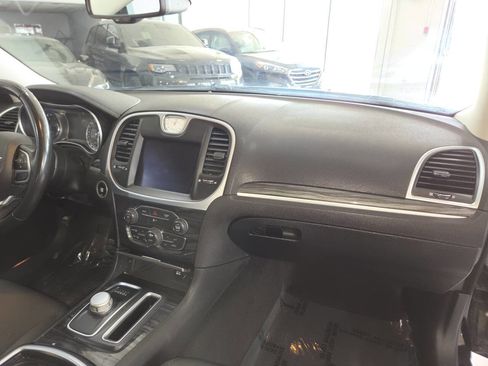 Used 2022 Chrysler 300 Touring w/ Sport Appearance Package RWD image 29