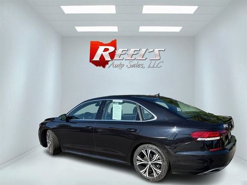 Used 2022 Volkswagen Passat 2.0T SE FWD image 33