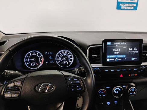 Used 2021 Hyundai Venue SEL FWD image 16