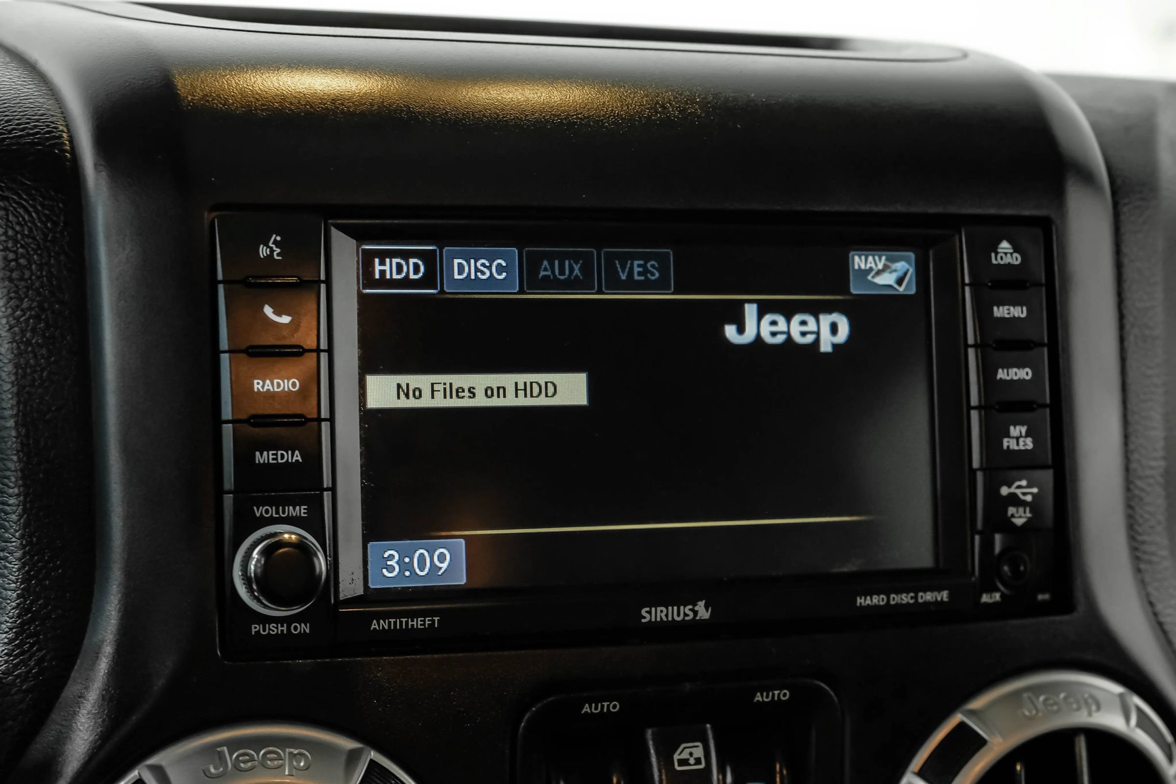 Used 2015 Jeep Wrangler Unlimited Rubicon w/ Connectivity Group AWD/4WD image 33