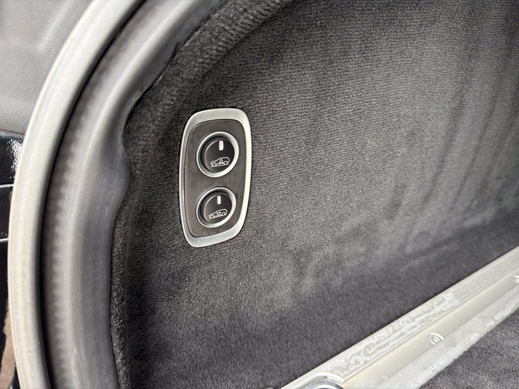 Used 2021 Aston Martin DBX AWD/4WD image 45