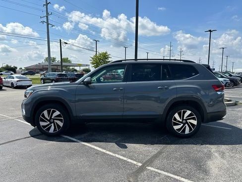 Used 2025 Volkswagen Atlas SE AWD/4WD image 4