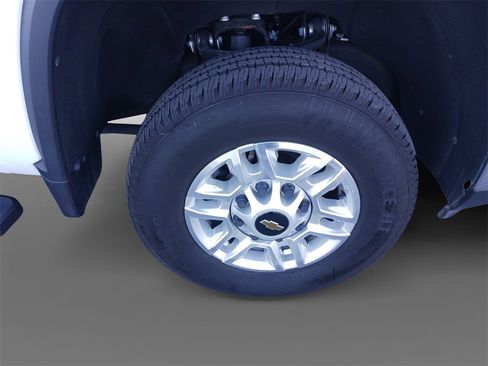 Used 2024 Chevrolet Silverado 2500 LT image 16