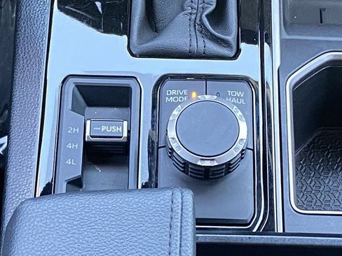 Used 2025 Toyota Tundra SR5 AWD/4WD image 32
