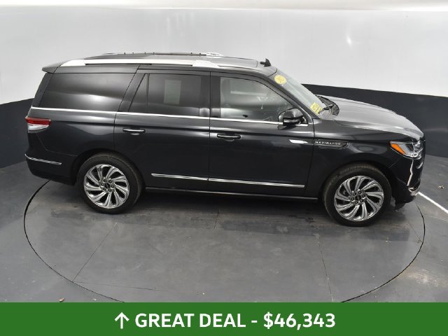 Used 2023 Lincoln Navigator Reserve AWD/4WD image 39