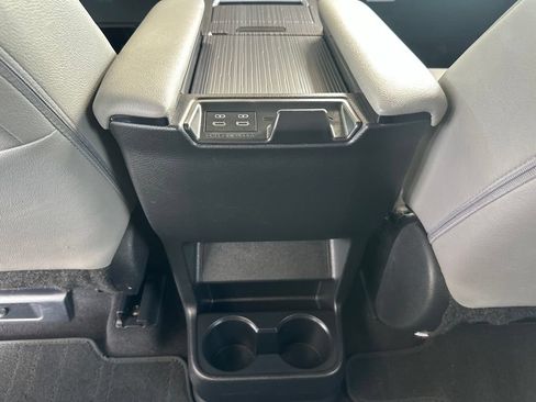 Certified 2025 Toyota Sienna XLE FWD image 23