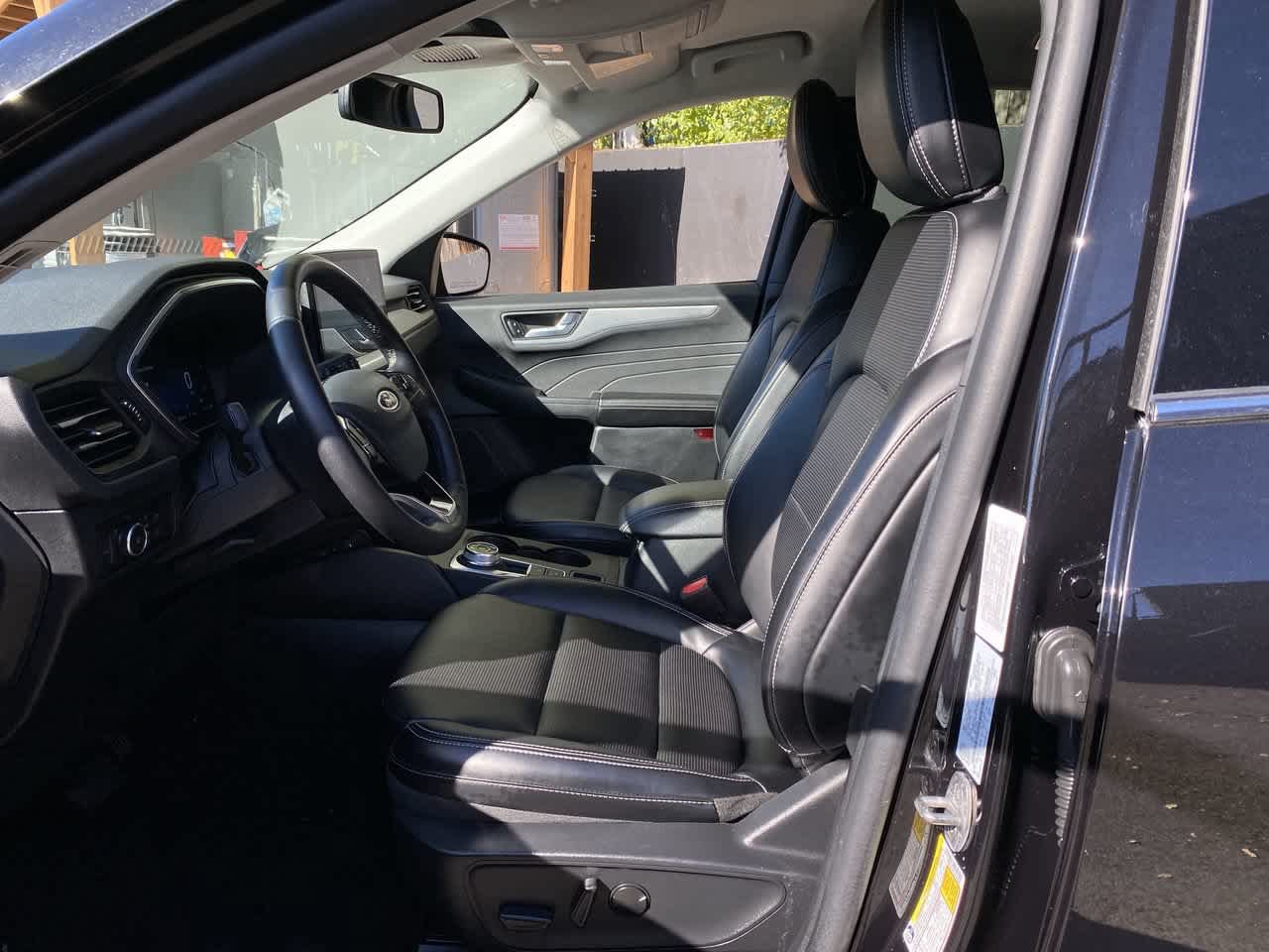 Used 2025 Ford Escape Platinum AWD/4WD image 13