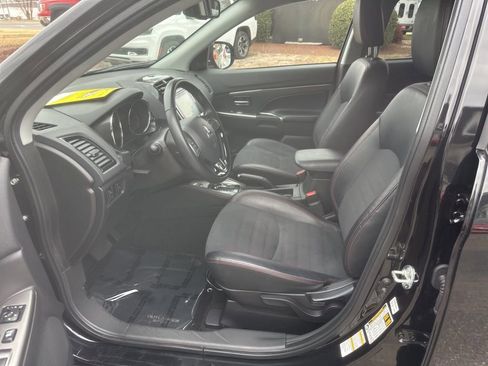 Used 2024 Mitsubishi Outlander Sport SE image 4