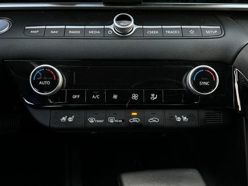 Used 2025 Hyundai Elantra Limited image 30