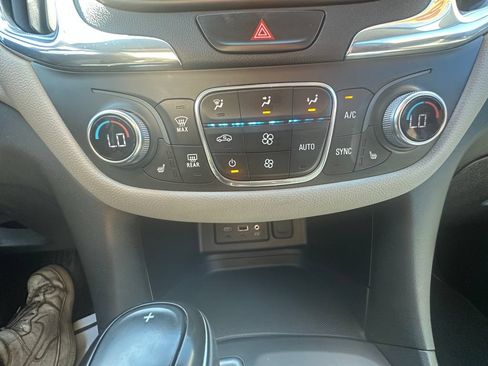 Used 2019 Chevrolet Equinox LT AWD/4WD image 14