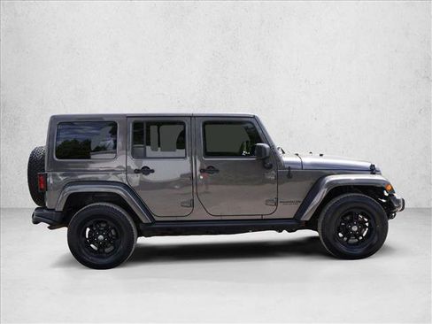 Used 2017 Jeep Wrangler Unlimited Sahara AWD/4WD image 4