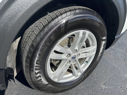 Used 2022 Ford Explorer XLT w/ Equipment Group 202A image 6