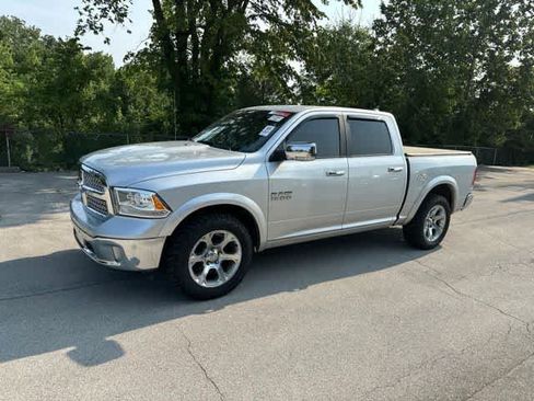 Used 2018 RAM 1500 Laramie w/ Convenience Group AWD/4WD image 13