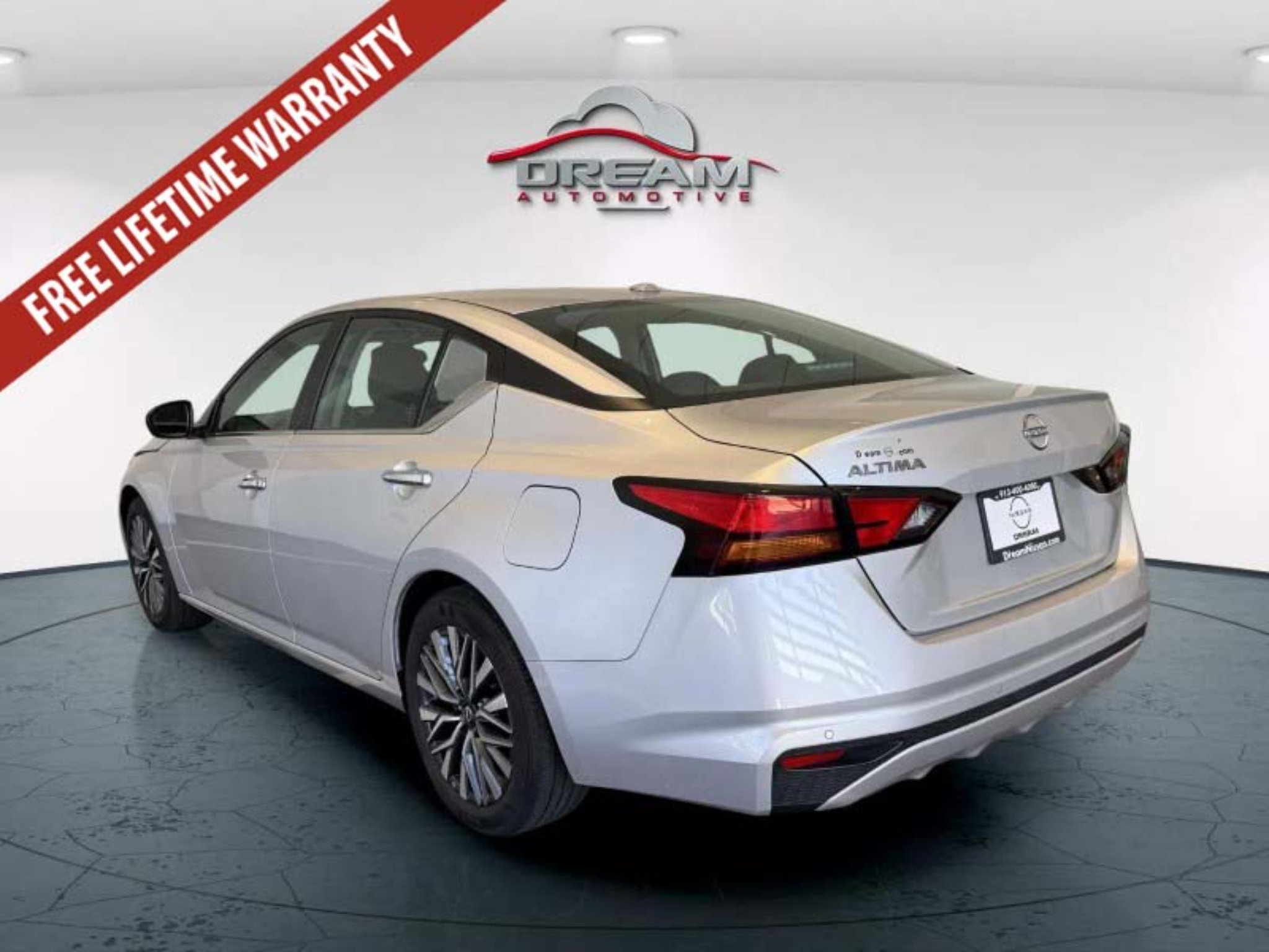 Used 2025 Nissan Altima 2.5 SV FWD image 6