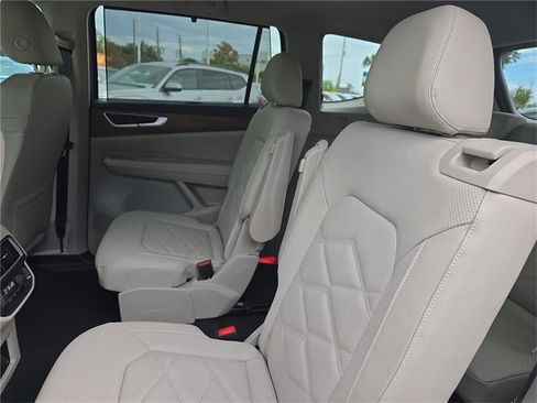 New 2026 Volkswagen Atlas SE image 14