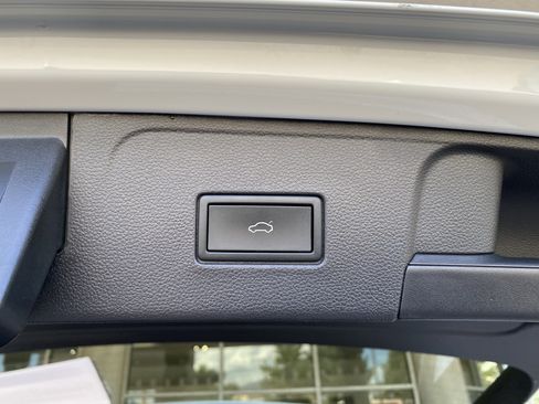 Certified 2023 Volkswagen Atlas SEL R-Line AWD/4WD image 16
