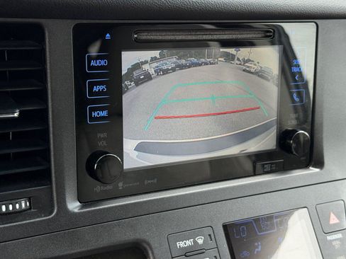 Used 2017 Toyota Sienna XLE w/ XLE Navigation Package FWD image 31