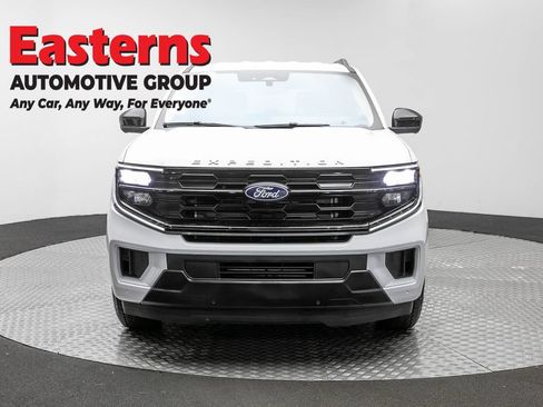 Used 2025 Ford Expedition Active AWD/4WD image 2
