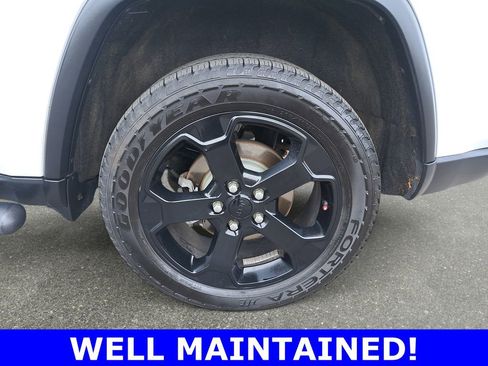 Used 2020 Jeep Grand Cherokee Laredo image 33