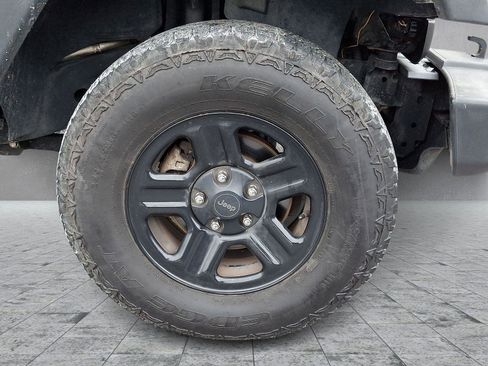 Used 2017 Jeep Wrangler Unlimited Sport w/ Connectivity Group image 9