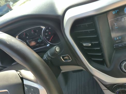 Used 2019 GMC Acadia SLT w/ LPO, Floor Liner Package FWD image 18