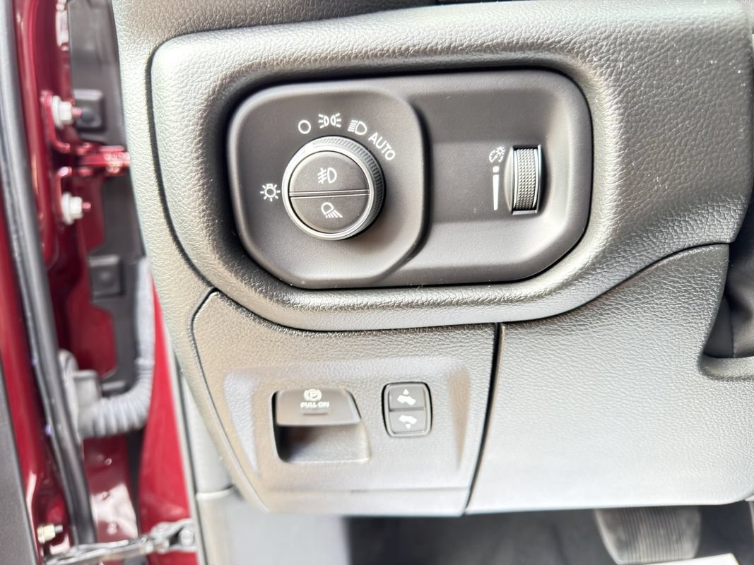 Used 2022 RAM 1500 Big Horn AWD/4WD image 12