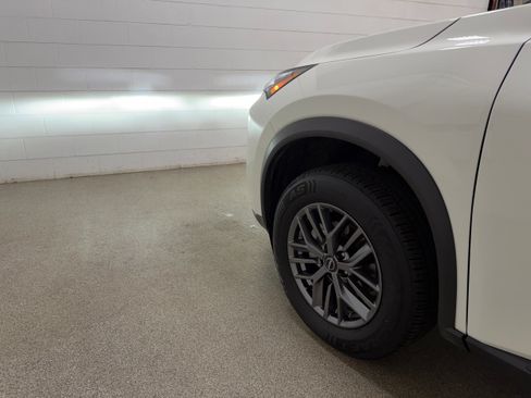 Used 2024 Nissan Rogue S image 31