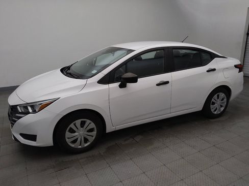 Used 2023 Nissan Versa S FWD image 2