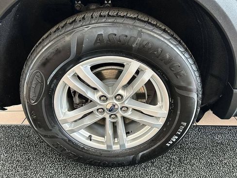 Used 2022 Ford Explorer XLT AWD/4WD image 33