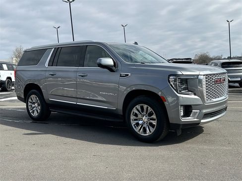 Used 2023 GMC Yukon XL Denali image 7