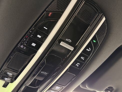 Certified 2023 Porsche Cayenne Platinum Edition AWD/4WD image 38
