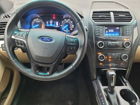 Used 2017 Ford Explorer XLT image 22