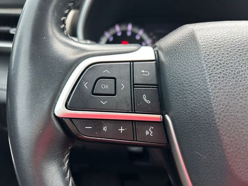 Used 2022 Toyota Highlander XLE image 20