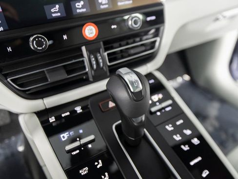 New 2026 Porsche Macan image 26