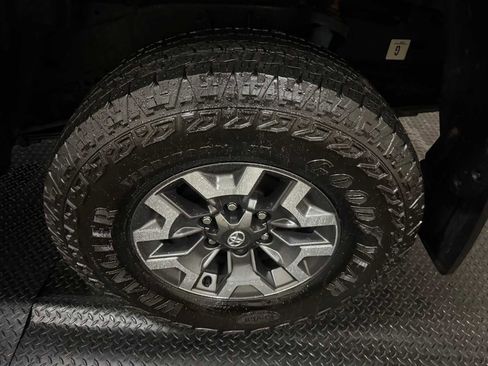 Certified 2022 Toyota Tacoma TRD Off-Road image 9