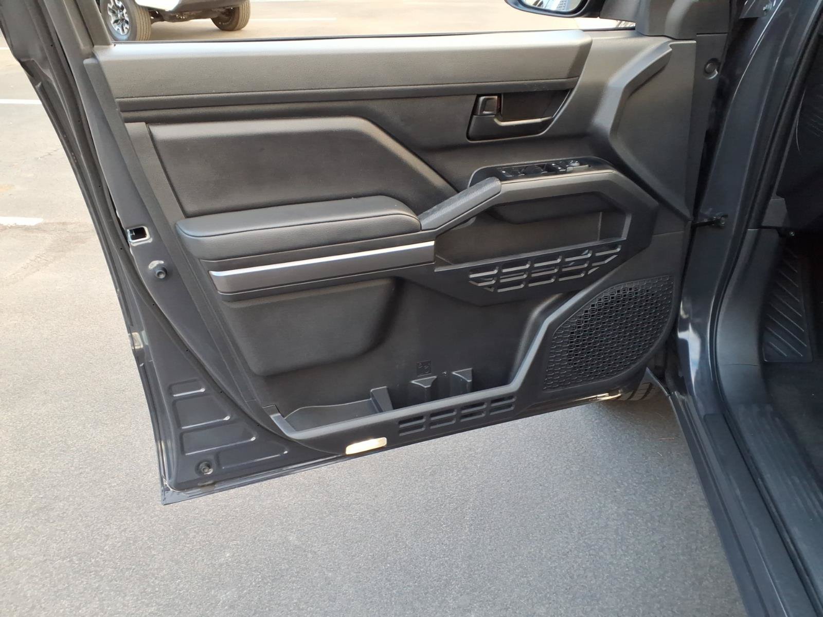 Certified 2025 Toyota Tacoma SR5 AWD/4WD image 13