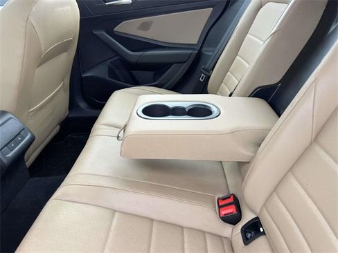 Used 2021 Volkswagen Jetta SE w/ SE Cold Weather Package image 15