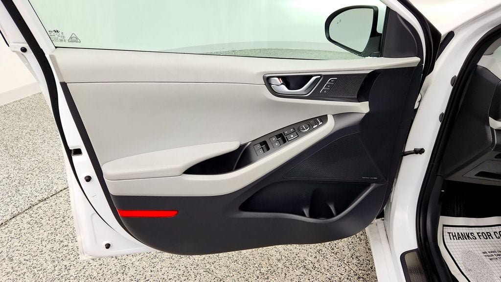 Used 2020 Hyundai Ioniq Limited FWD image 11