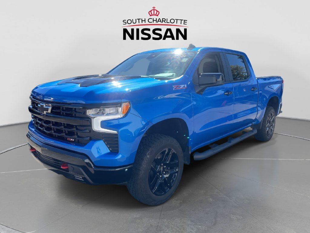 Used 2025 Chevrolet Silverado 1500 LT Trail Boss w/ Convenience Package II AWD/4WD image 3